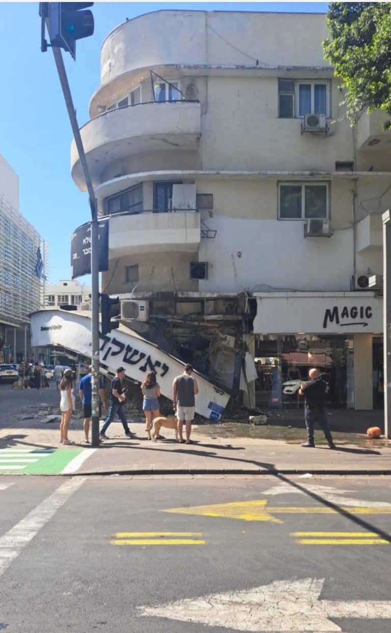 קריסת תקרה בבניין מגורים בדיזינגוף 103 – בהלה גדולה בלב תל אביב