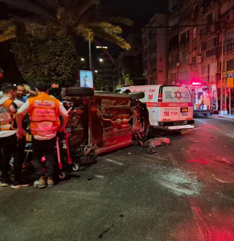 NEWS3 | רכב התהפך בביאליק רמת גן – נהג כבן 80 נפצע קל