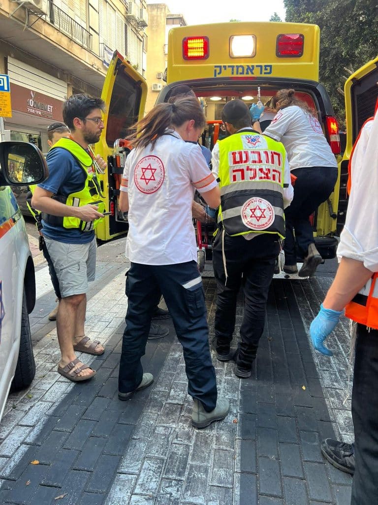 דרמה ברמת גן: אישה כבת 70 נחנקה במהלך אכילה – חייה ניצלו לאחר החייאה מוצלחת*
