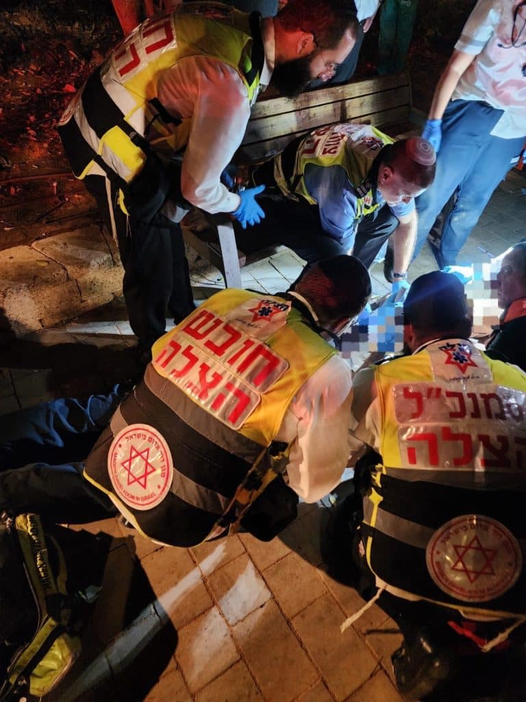 רחוב שרה אהרונסון : גבר בן 84 התמוטט ברחוב ופונה לאחר שחזר לו הדופק