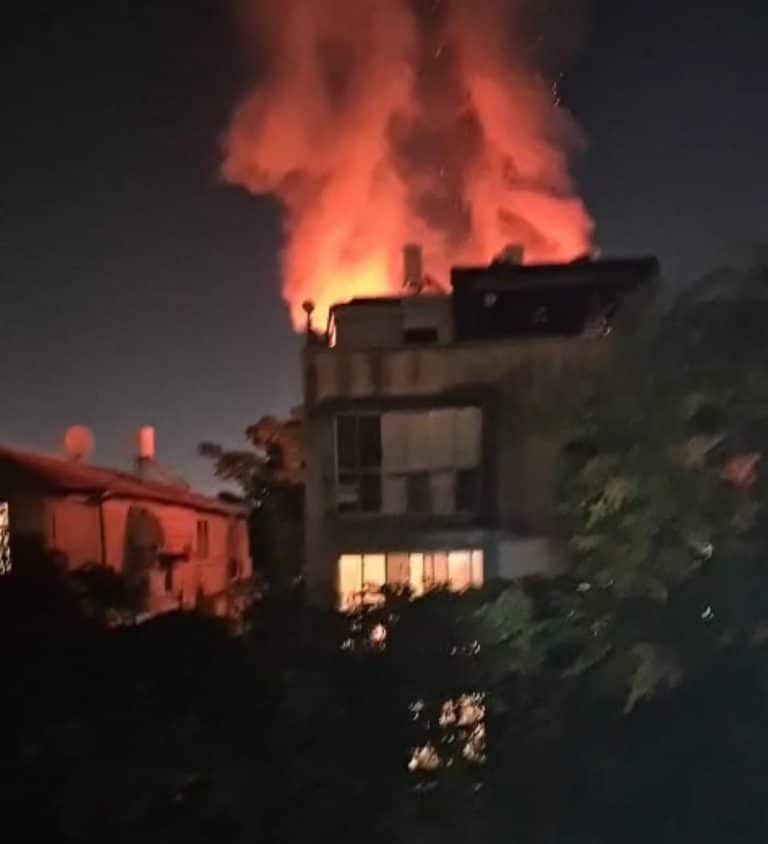 שריפה פרצה על גג ברחוב עוזיאל ברמת גן