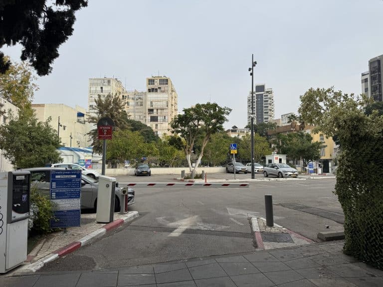 ב- 1.12.2025 נכנס לתוקף חוק החניונים החדש – חוק שמשנה לחלוטין את אופן הגבייה בחניונים ברמת גן וישראל