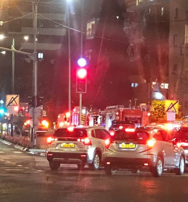 שריפת קלנועית מתחת לבניין ברמת גן צומת אלוף שדה