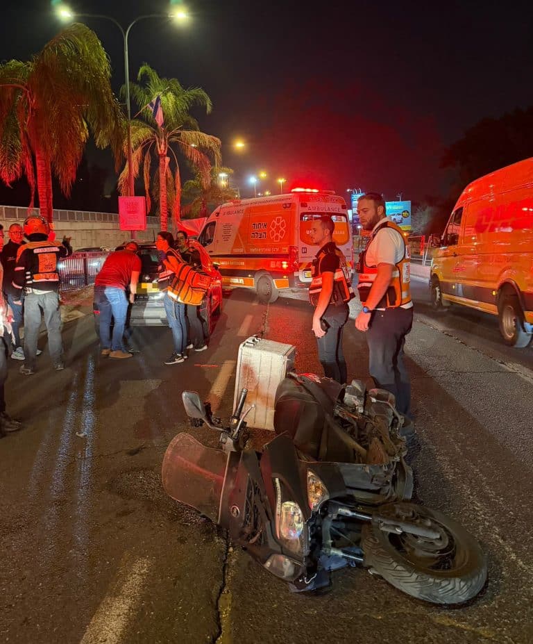 ברחוב אלוף שדה רוכב אופנוע נפצע באורח  בינוני בתאונה
