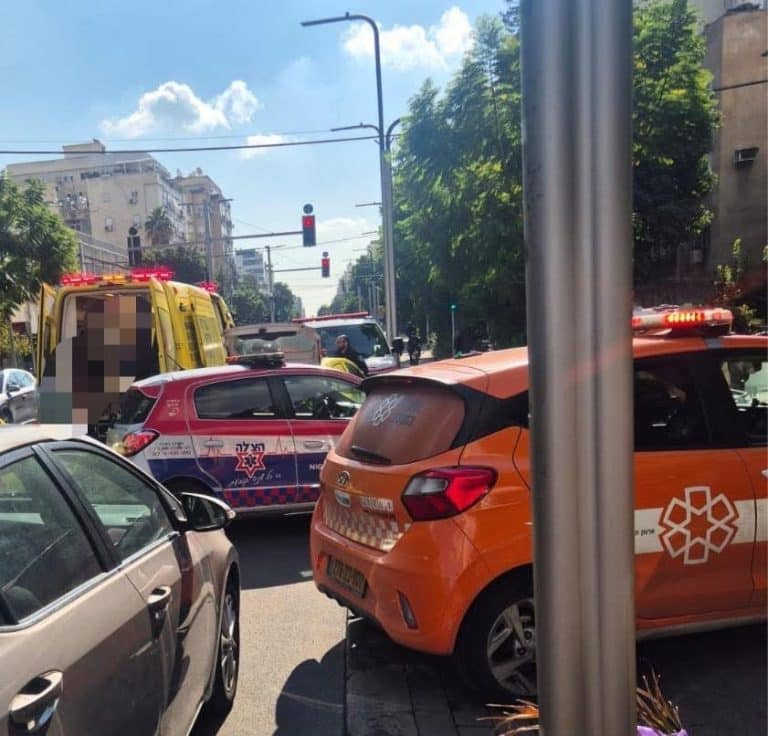 רחוב הירדן רמת גן : הצלת חיים של קשישה שהתמוטטה במהלך נסיעה במונית