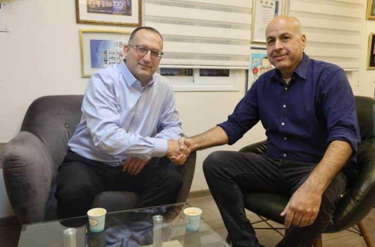 לאחר 30 שנות שירות בעיריית גבעתיים מונה יאיר אונפסונג למנכ״ל העיריה