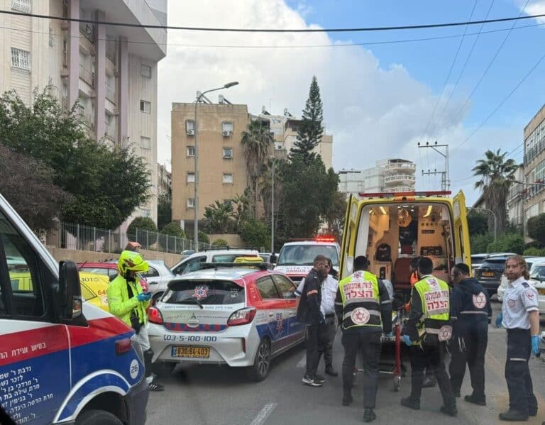 ברחוב ארלוזורוב רמת גן: רוכב אופנוע בן 28 נפגע בתאונת דרכים ופונה במצב בינוני
