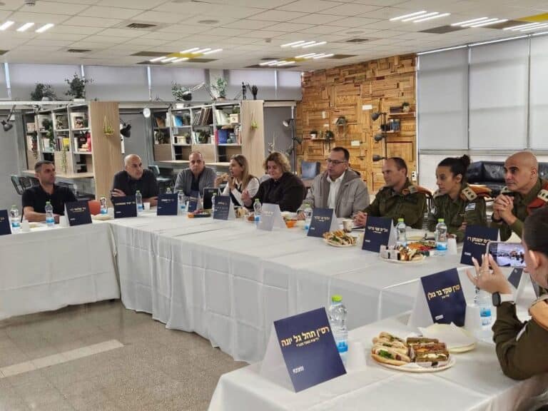 האם אנחנו בדרך למלחמה ? מפקד פיקוד העורף האלוף שי קלפטר סייר בגבעתיים ובחן את הערכות העיר למצב חירום