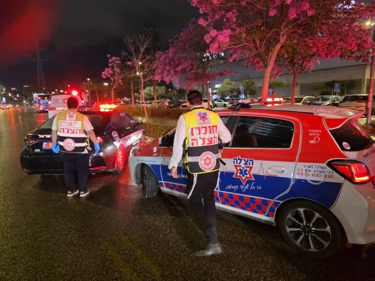 דרך אבא הלל ברמת גן: נער הולך רגל בן 13 נפגע מאופנוע ופונה במצב בינוני