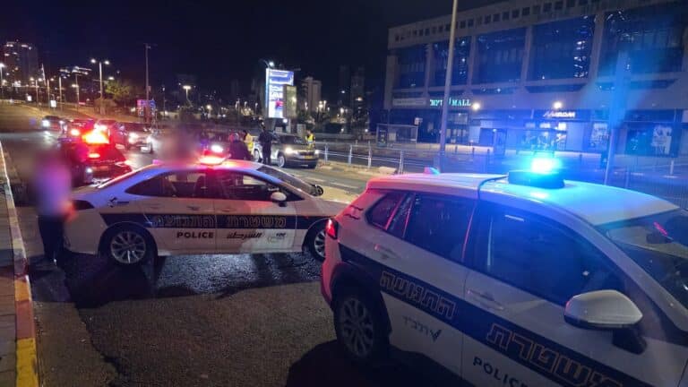 נעצר חשוד נוסף בהפיכת ניידת בבני ברק: בן 15 יובא מחר לבית משפט לנוער