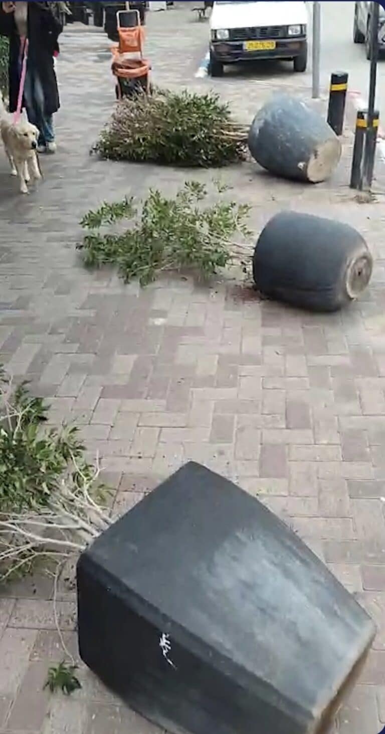 עיריית גבעתיים במלחמה נגד הרס וונדליזם במרחב הציבורי בעיר – הורים דברו עם הילדים לפני שיהיה מאוחר