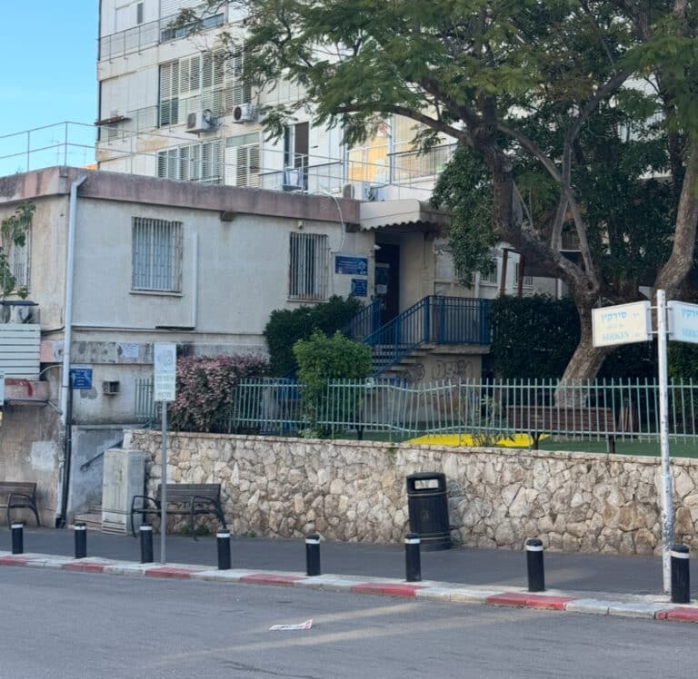 מחטף ? או התחדשות ? תלוי את מי שואלים – משרד הפנים בגבעתיים נסגר לפני חודשיים ותושבים רבים שהזמינו תור מראש עדיין מגיעים לכתובת הישנה סירקין 2 גבעתיים , ומגלים שהסניף סגור ועבר ללשכה חדשה ברוך הירש 28 בני ברק