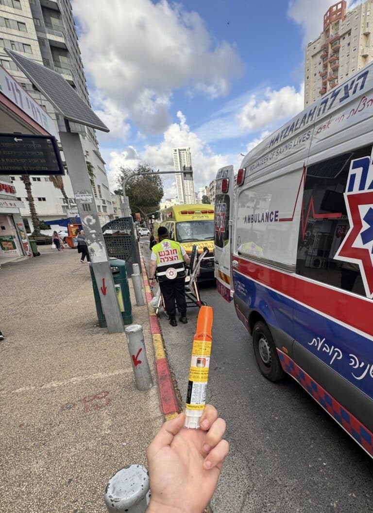 ביאליק רמת גן – נער בן 17 התמוטט בעקבות תגובה אלרגית וחייו ניצלו בזכות טיפול מהיר