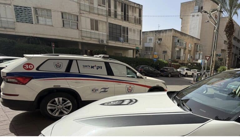 רחוב דוד ברמת גן , גבר בן 77 אותר ללא רוח חיים בביתו