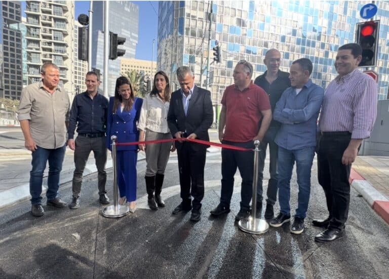 נפתח לתנועה לשני הצדדים רחוב טהר לב שנמצא בין רחוב ארלוזרוב לז׳בוטנסקי רמת גן