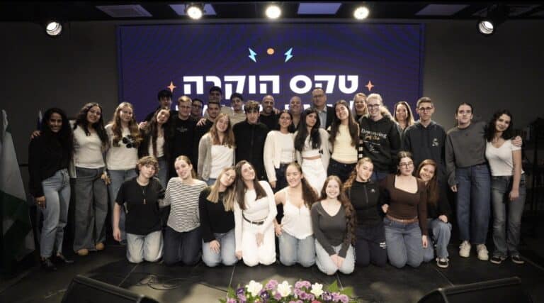 בני ובנות הנוער של גבעתיים זוכים לאות הוקרה עירוני על פעילות התנדבותית יוצאת דופן