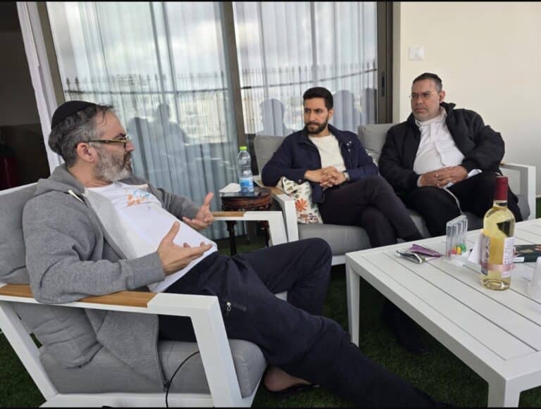 תושב רמת גן ויו״ר המועצה הדתית ברמת גן, עו״ד גדליהו בן שמעון – חזר הביתה לאחר פציעה קשה בפיגוע הדקירה