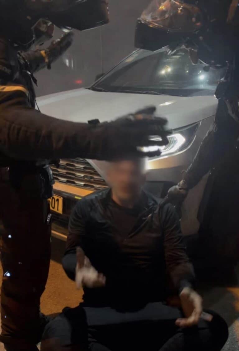 גבר חסם את סגן ראש העיר רמת גן רועי ברזילי לאחר שהוא מקלל אותו ״קפלניסט בן ז!נה״ ״ושמלאני זבל״