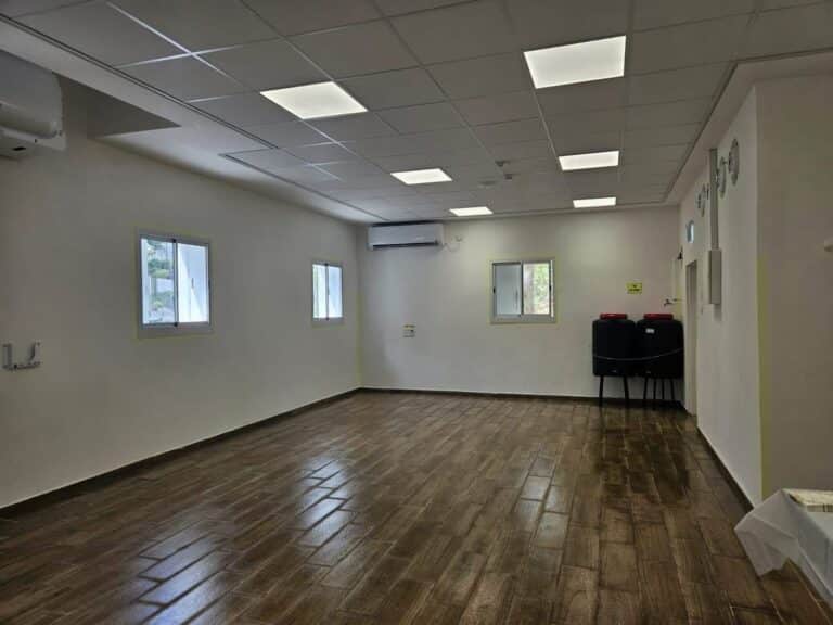 ראש עיריית גבעתיים רן קוניק בעדכון לתושבים: המרחבים המוגנים בבתי הספר פתוחים 24/7