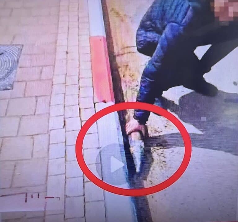 ״לקחתי אותו כדי להראות לביטוח – הפריט הזה פגע לי באוטו״ אמר האדם שאסף בבני ברק פצצת מצרר