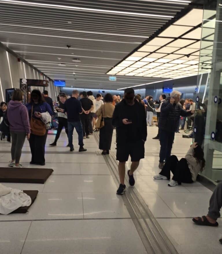 למרות פתיחת הרק״ל ביום שני 23.3 תחנות אבא הילל, ביאליק,ובן גוריון. ישארו מקלטים ציבוריים