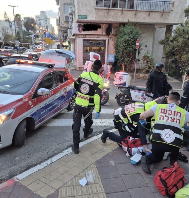 רמת גן  גבר בן 60 התמוטט ברחוב הנח״ל  – ליבו חזר לפעום לאחר החייאה