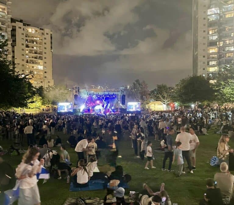  חוזרים לשגרה ובגדול: גבעתיים חוגגת עצמאות עם ליאור נרקיס, יובל רפאל ויסמין מועלם – ושלום חנוך סוגר את החג! 🎤🇮🇱