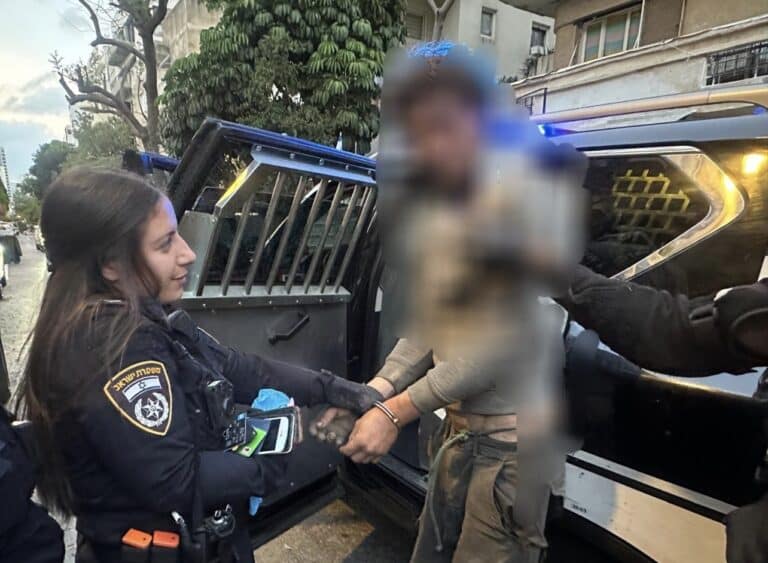 תושב רמת גן בן 41 נעצר הלילה בחשד להתפרצות לדירה ברחוב ביל״ו במרכז תל אביב