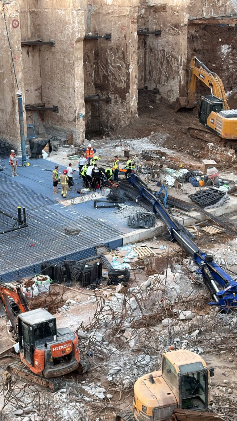 רמת גן: פועל נהרג מנפילת מנוף בזמן עבודתו באתר בניה במנחם בגין שבבורסה